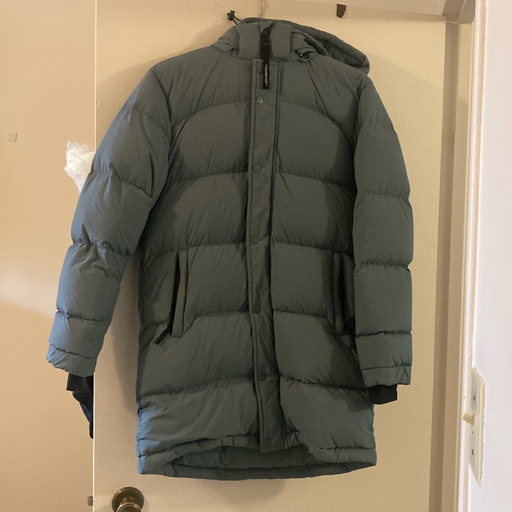 Aritzia TNA Superpuff size S mid length